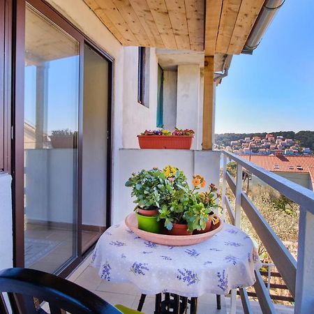 Apartments Mirella มาลีโลชินจ์ ภายนอก รูปภาพ