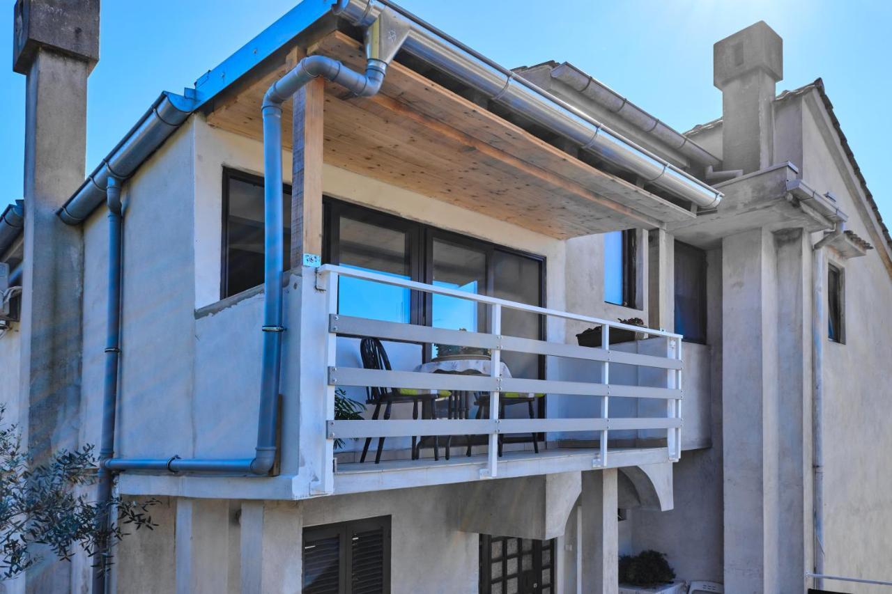 Apartments Mirella มาลีโลชินจ์ ภายนอก รูปภาพ