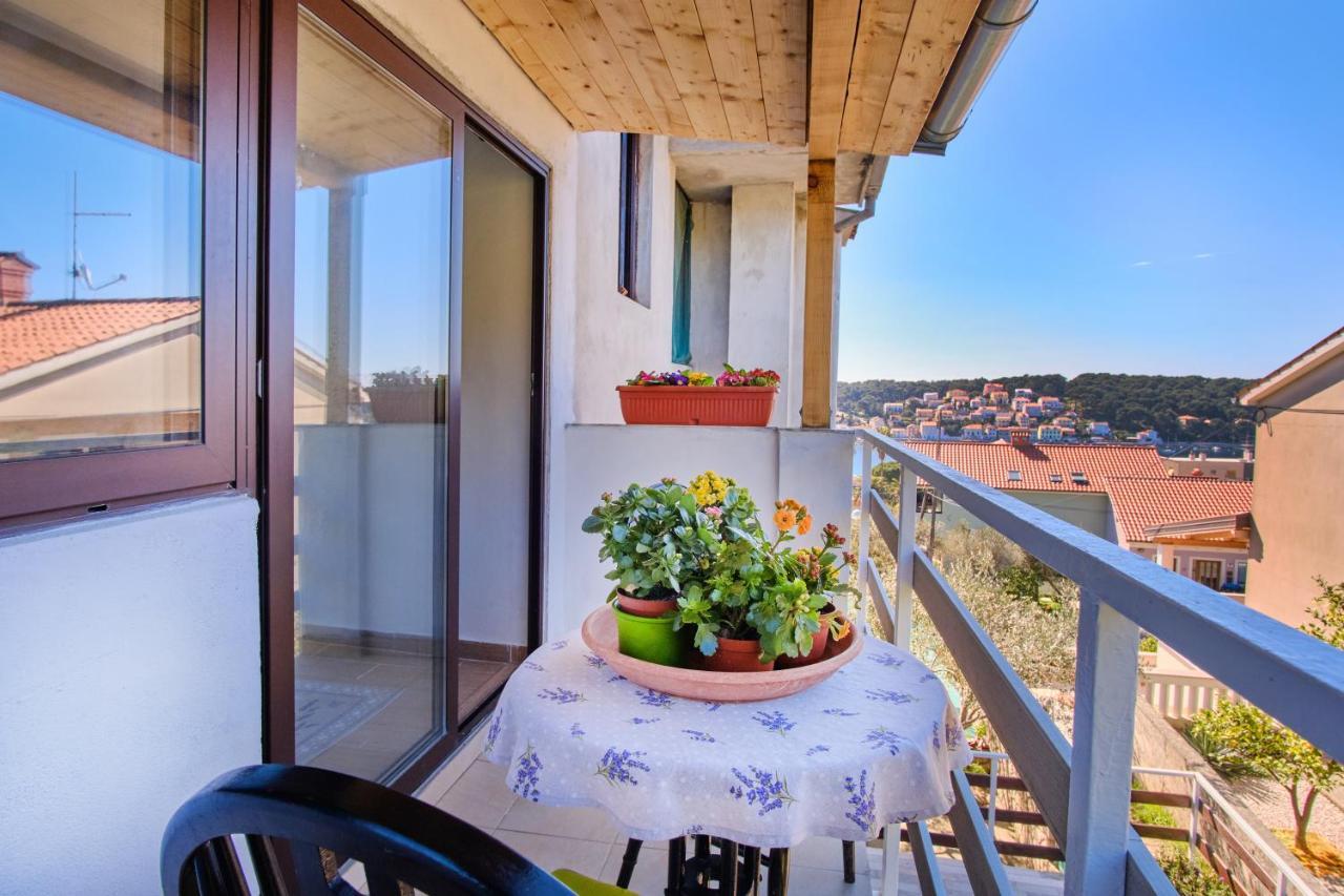 Apartments Mirella มาลีโลชินจ์ ภายนอก รูปภาพ