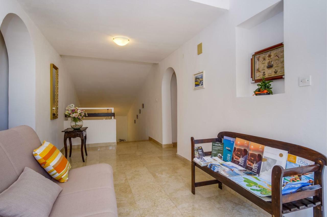 Apartments Mirella มาลีโลชินจ์ ภายนอก รูปภาพ