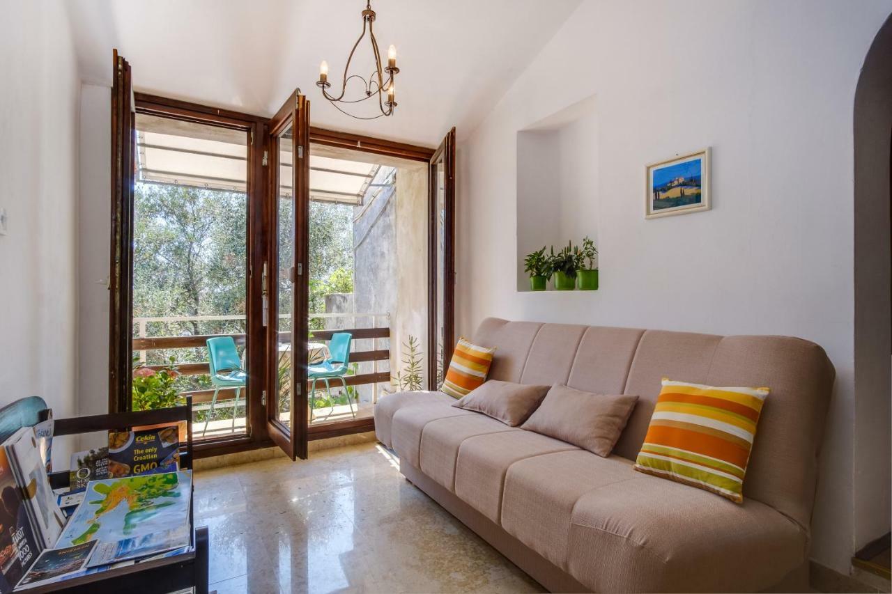 Apartments Mirella มาลีโลชินจ์ ภายนอก รูปภาพ
